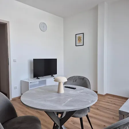 Travel & Bike An Der Donau - Mit Bike Garage, Wifi & Self-check-in Appartement *