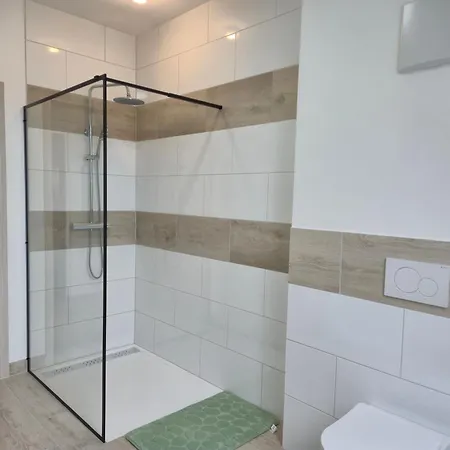 Travel & Bike An Der Donau - Mit Bike Garage, Wifi & Self-check-in Appartement