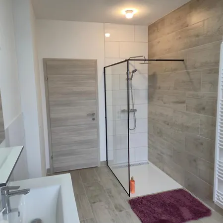 Travel & Bike An Der Donau - Mit Bike Garage, Wifi & Self-check-in * Ybbs an der Donau